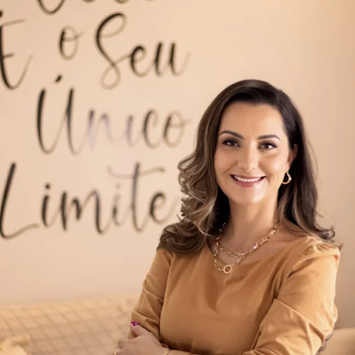 Psicóloga Gisele Nepomuceno em seu consultório
